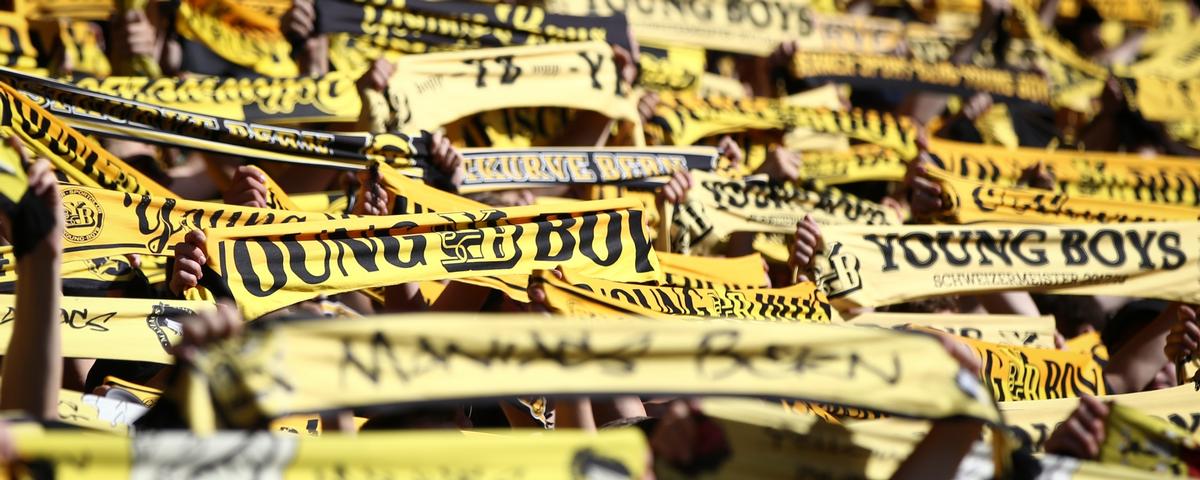 Fans von YB Bern während eines Spiels