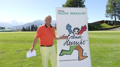 Crans Montana der Stiftung «Freude herrscht» beim Golfen für den guten Zweck